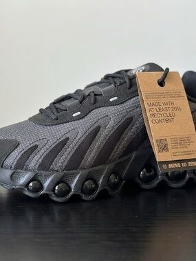 Nike Men's Black and Dark Gray Performance Sneakers